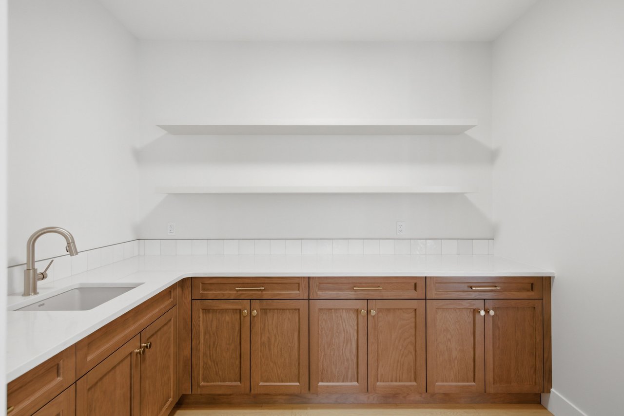 378 Bessborough Drive SW