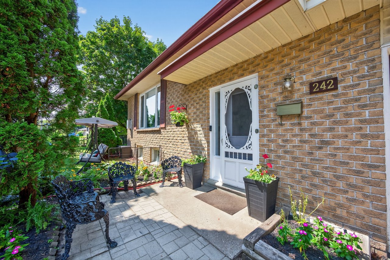 242 East Street, East Gwillimbury