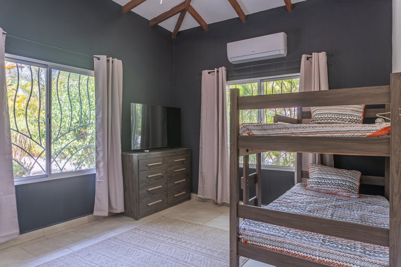 Casa Congo / Barrio Los Monos , Sámara, Guanacaste