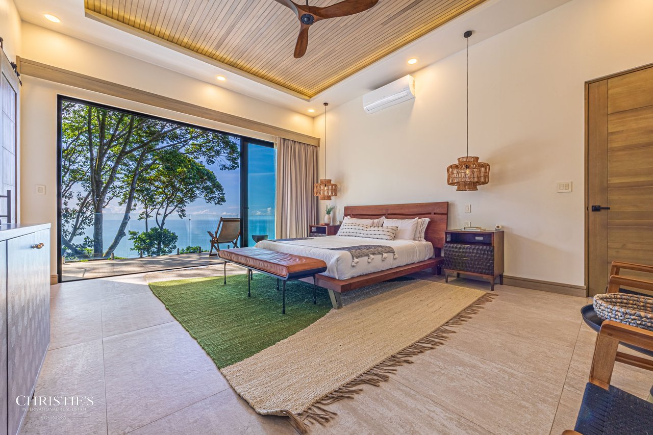 Luxury Estate in Escaleras — 5.5 Acres Majesty of Incredible Ocean Views 