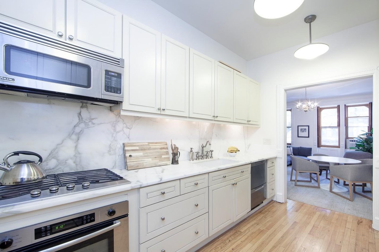 37 W 95th St
