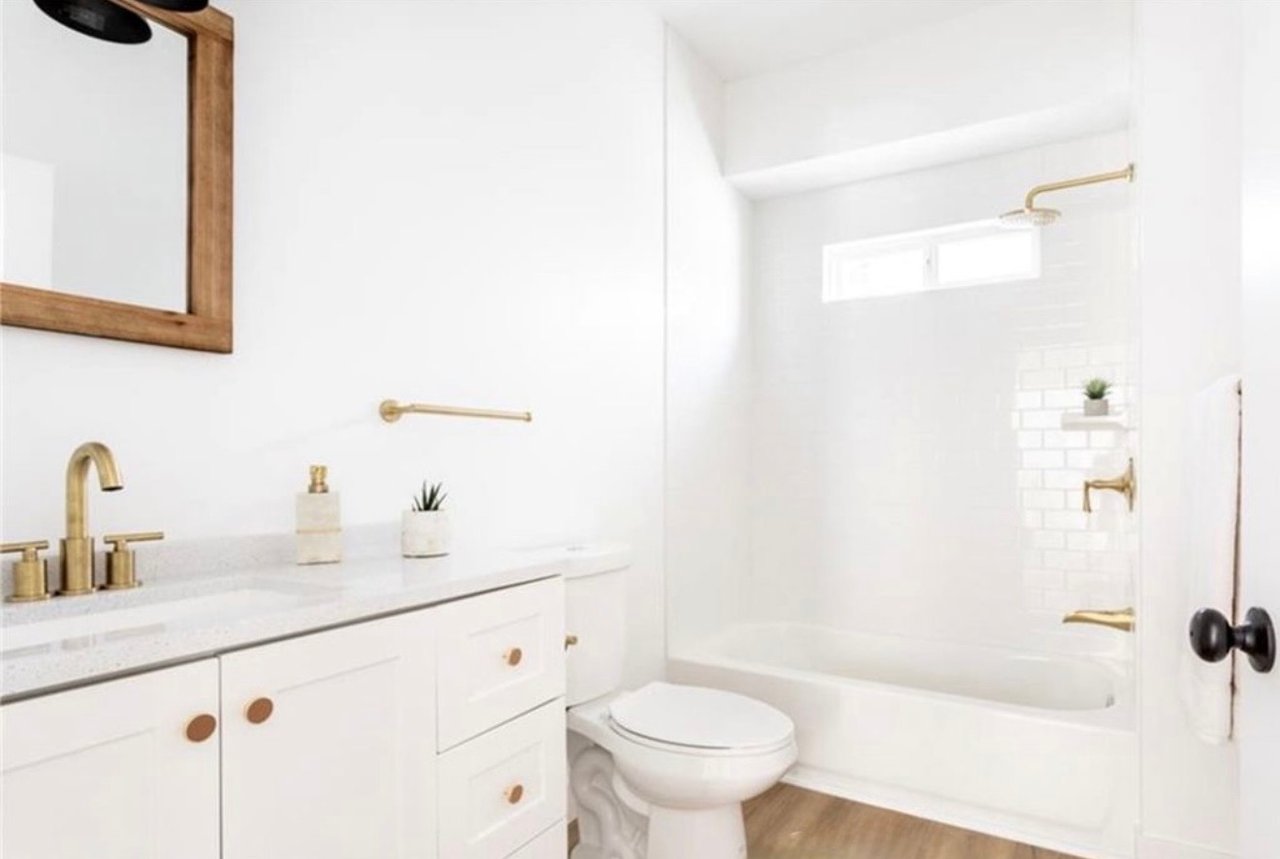 1731–1733 S New England St