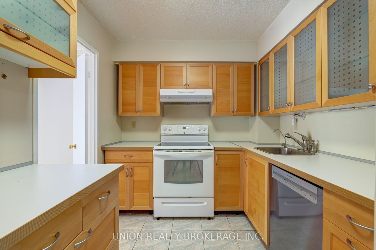 95 Prince Arthur Ave, Ste 622