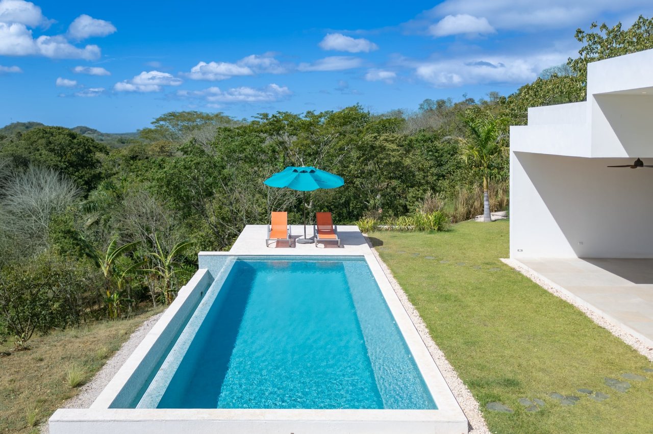 Finca Hermosa | Modern 3BR Luxury Villa with Infinity Pool in Exclusive Finca Panama Community