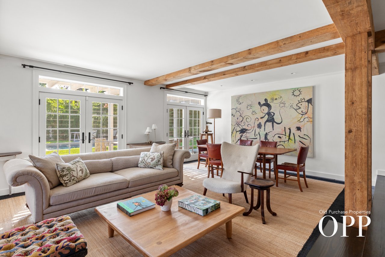 A REFINED BELLPORT RETREAT