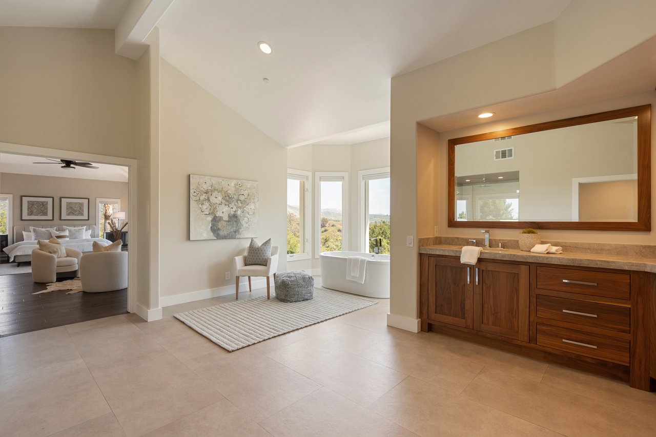 1805 Holly Tree Lane