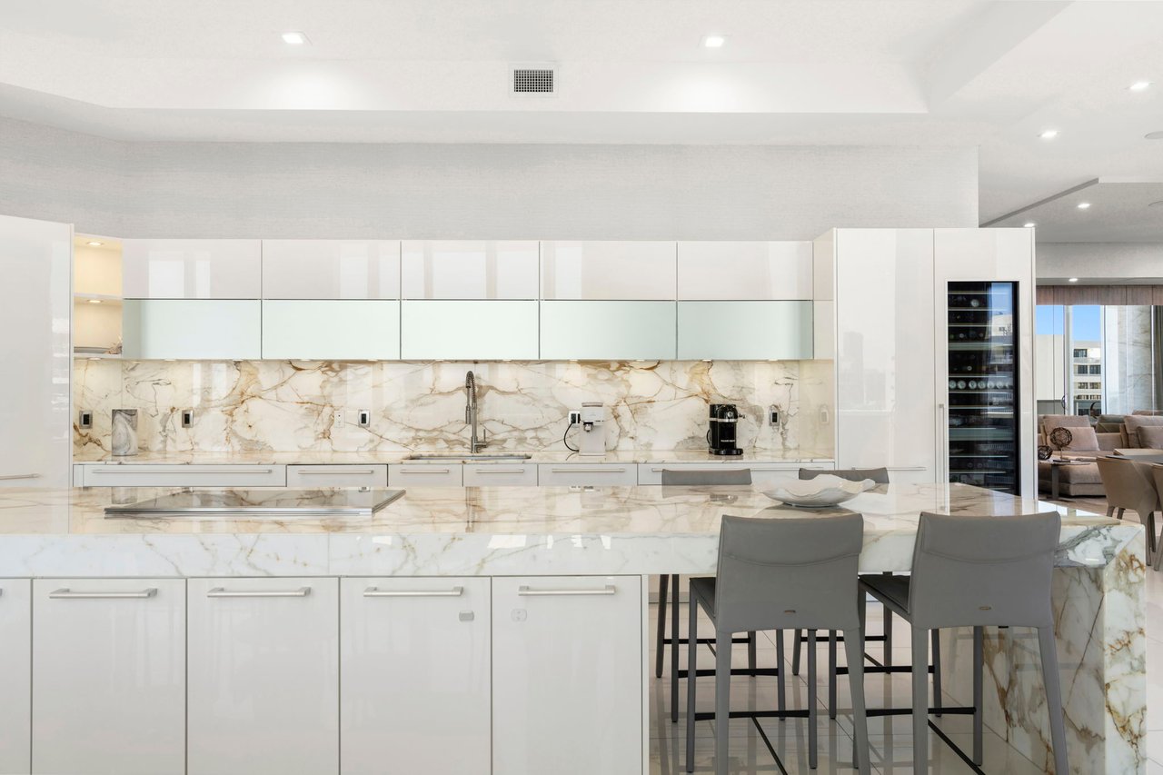 4100 Island Blvd # 1 Unit: PH-1