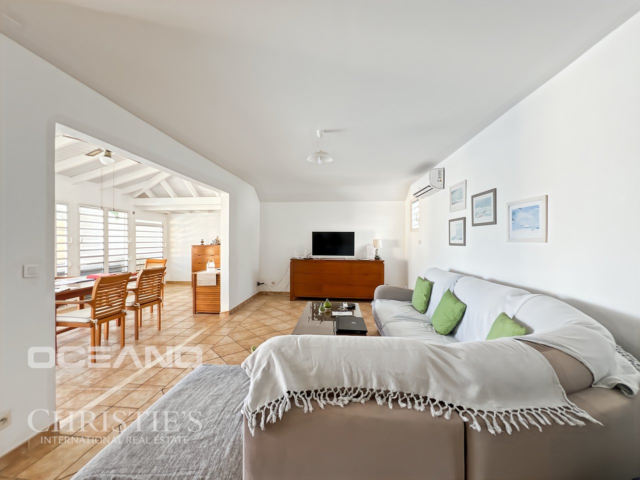 EXCLUSIVITE - 3 bedroom - swimming pool - 5' from the beach - OCEANO Christie's International Real Estate