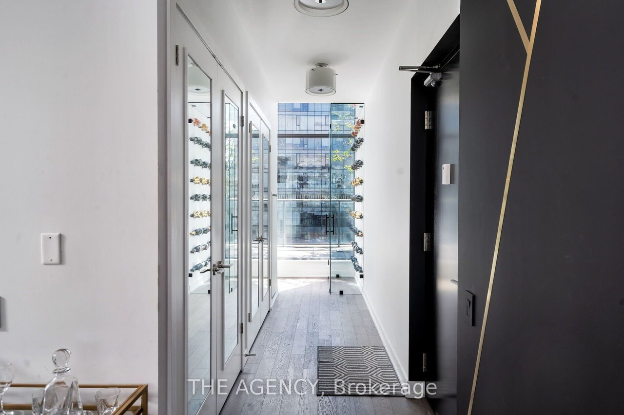 KING WEST LUXURY 