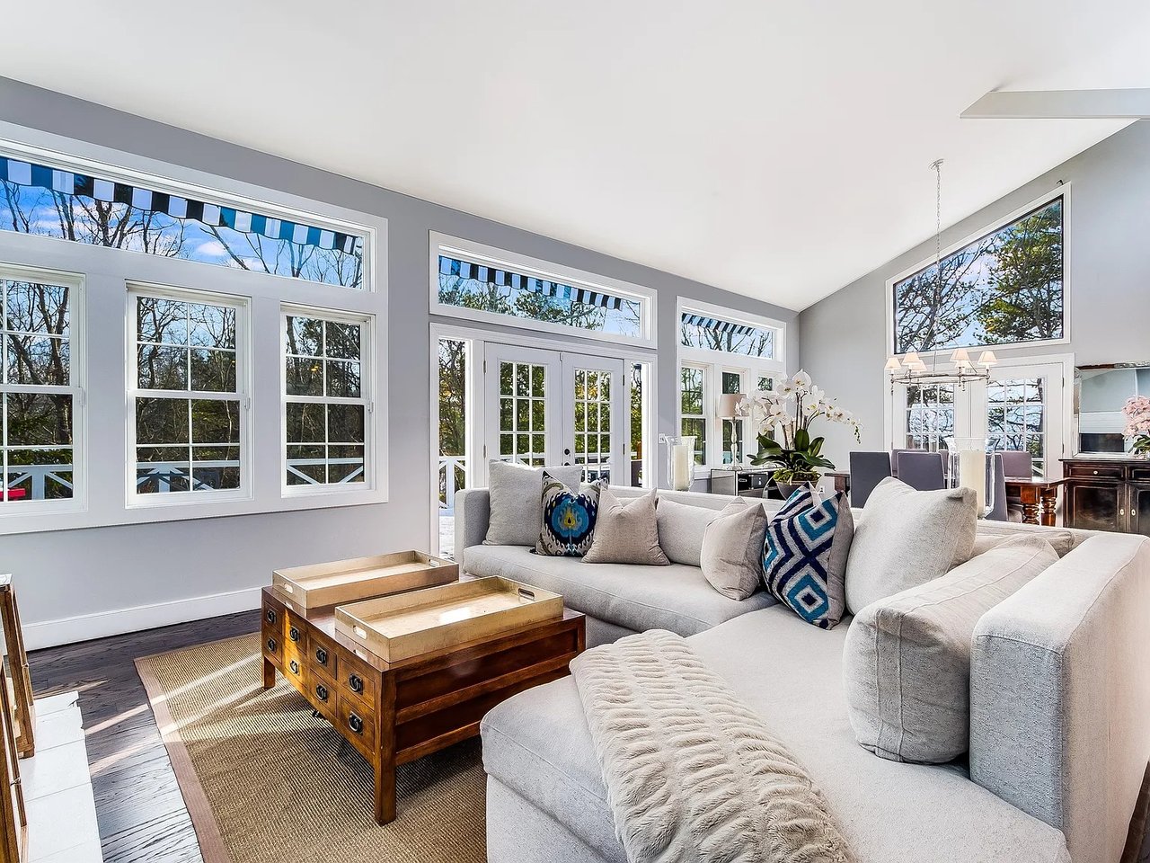44 S Breeze Dr