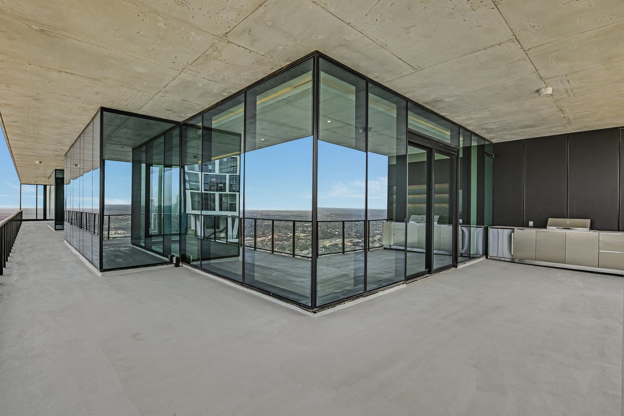 The Modern Sub-Penthouse #5402 North