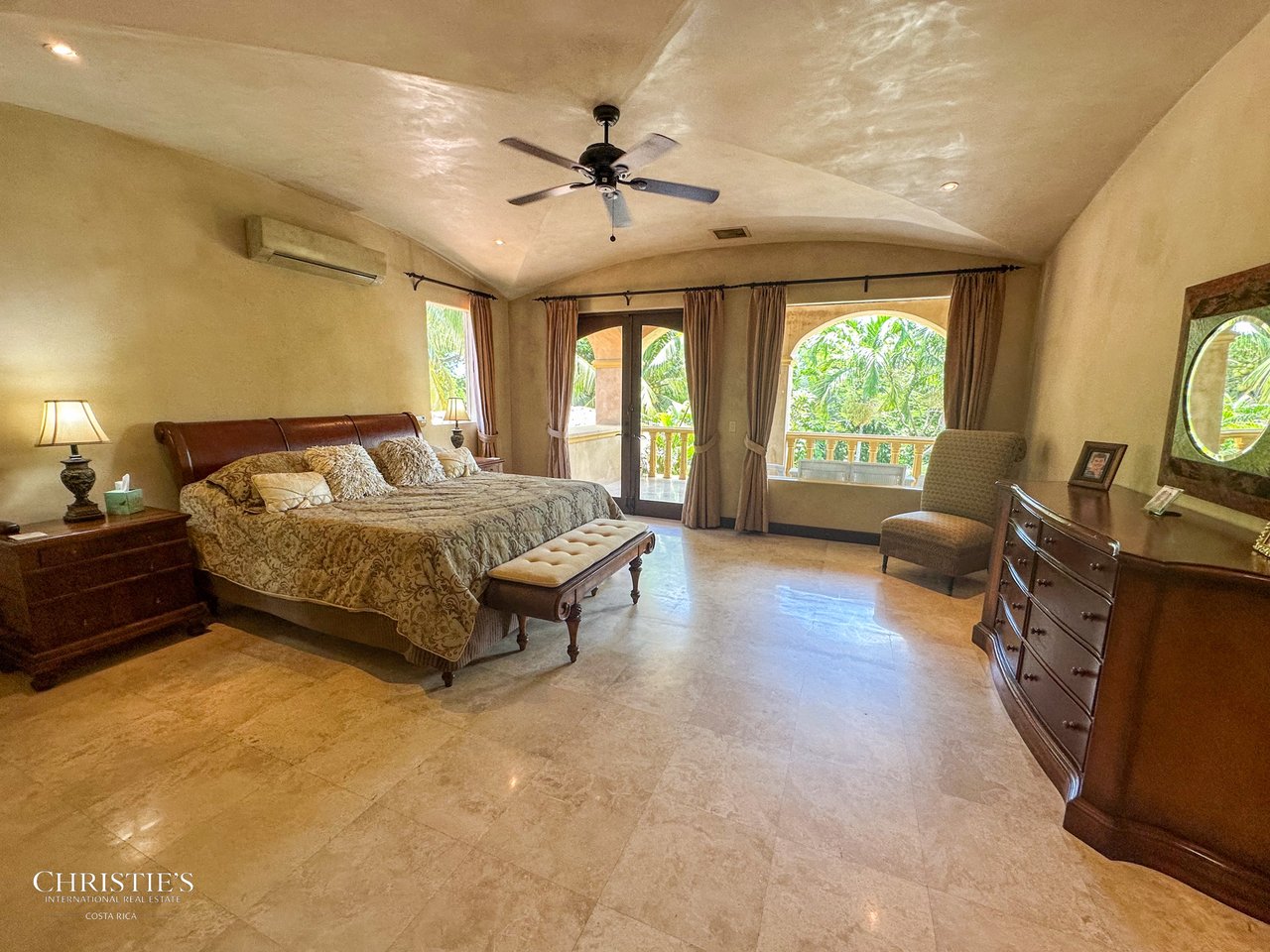 Golf-Front Tuscan-Style Estate – Villa Tuscana