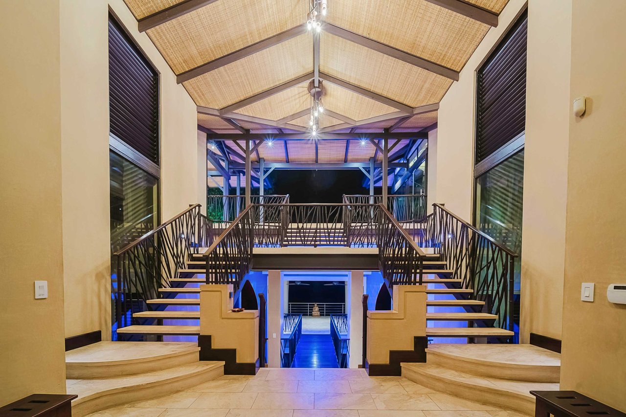 Walk to beach Vista Hermosa Estate Lucrative Contemporary Estate