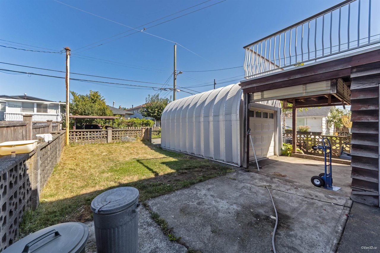 3445 E 24th Ave