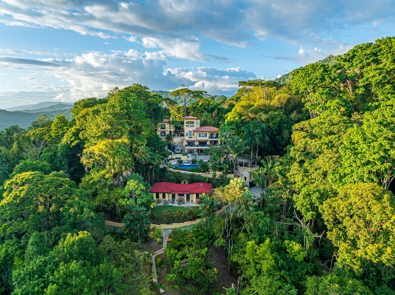 Nido Escondido, Playa Dominical