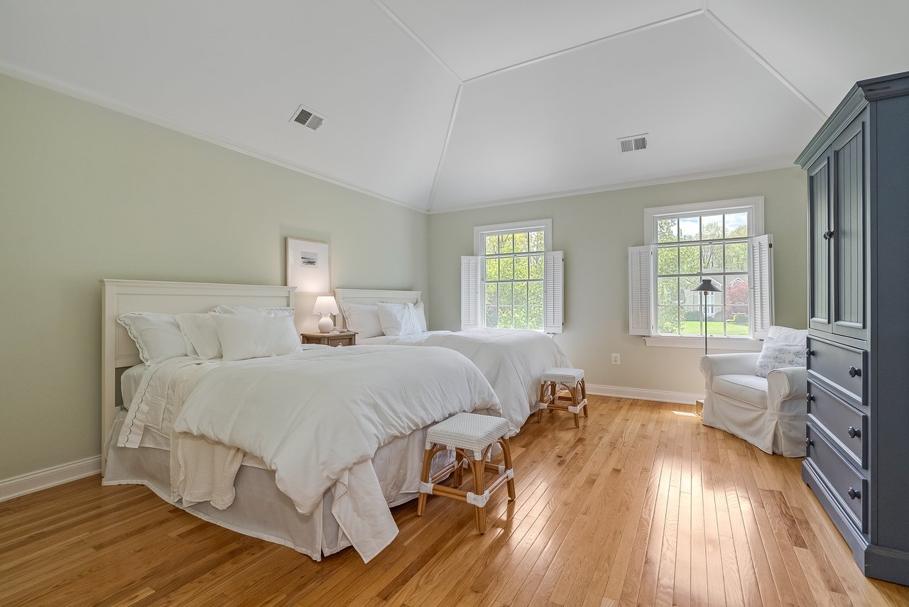 82 Woodman Ln