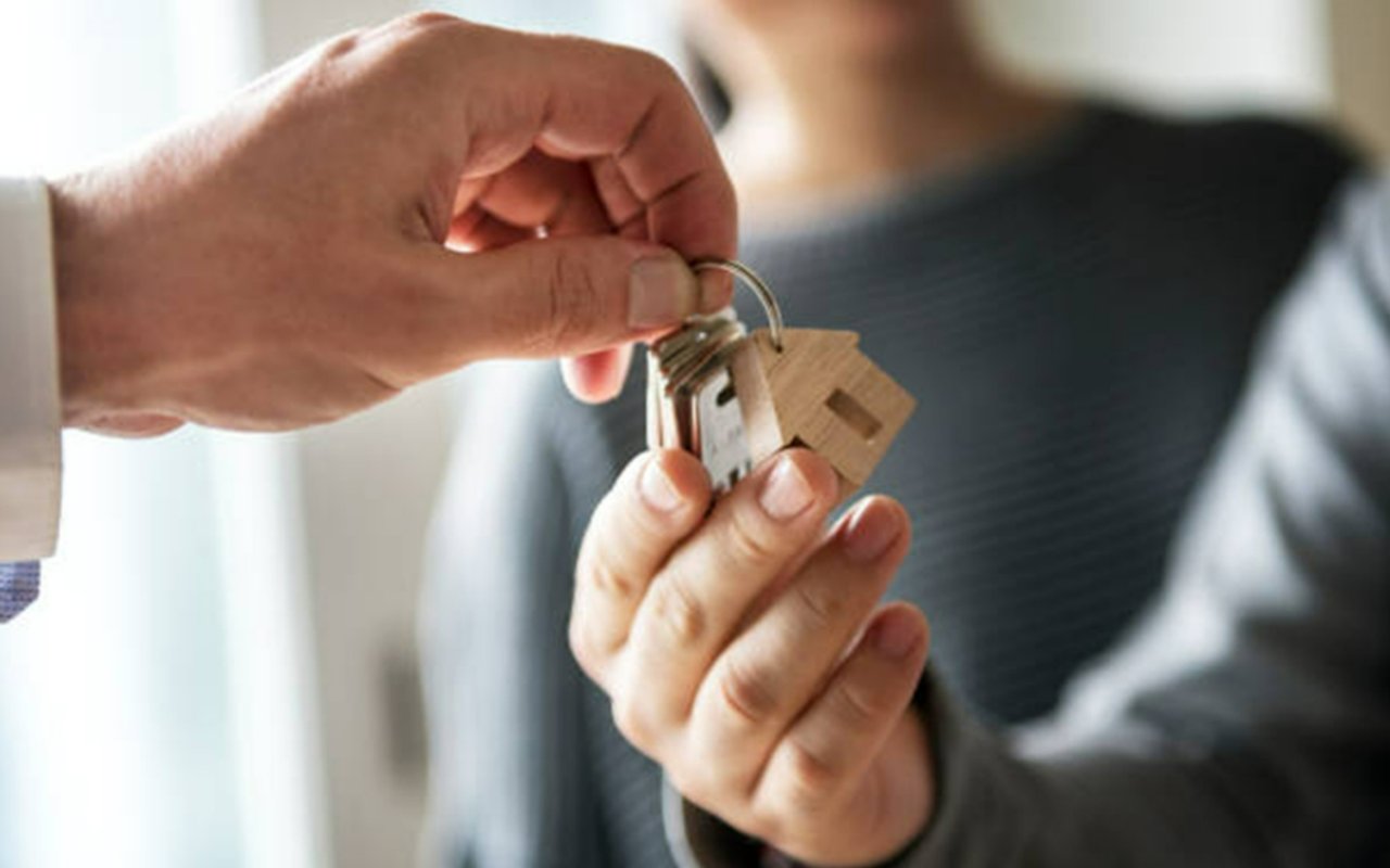 Dealing With Multiple Offers: Tips for Selling