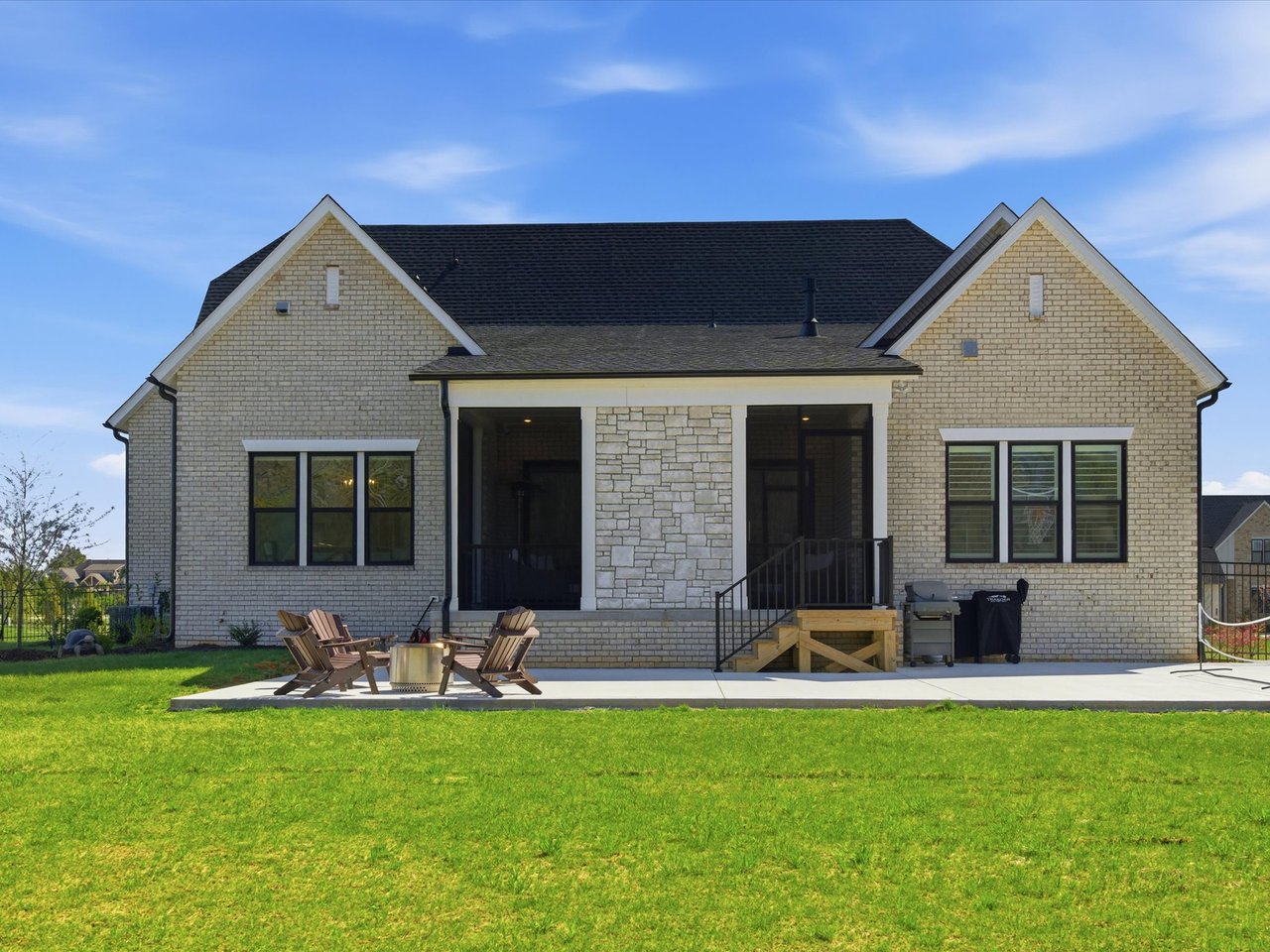1008 Broadmoor