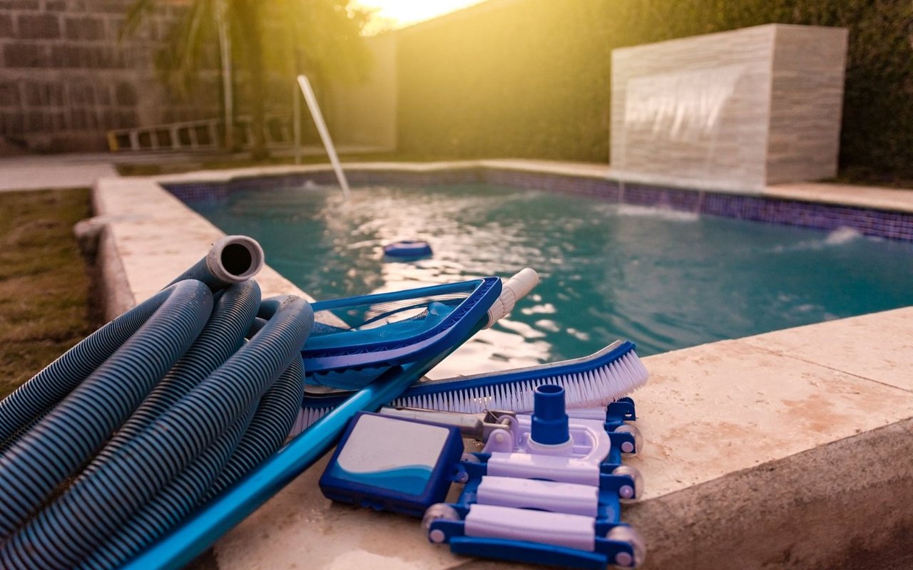 Things to consider when you want to buy a house with a pool