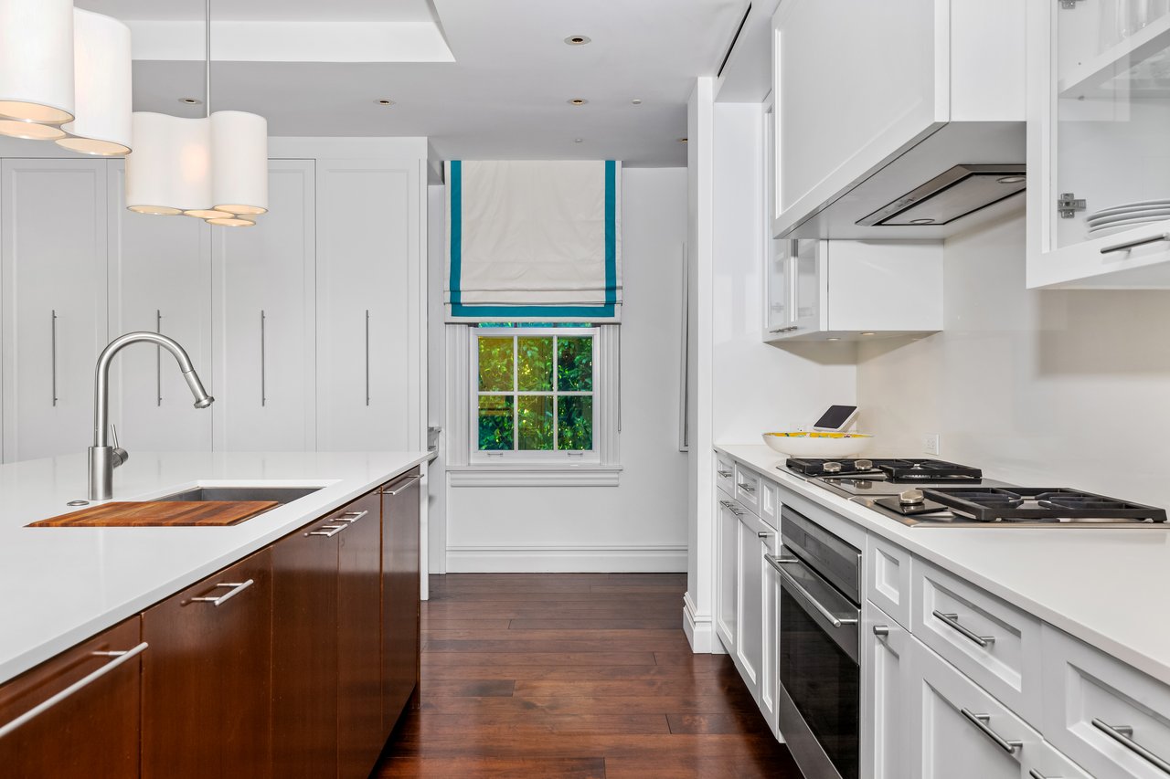 Georgian Waterfront Mansion on Everglades Island