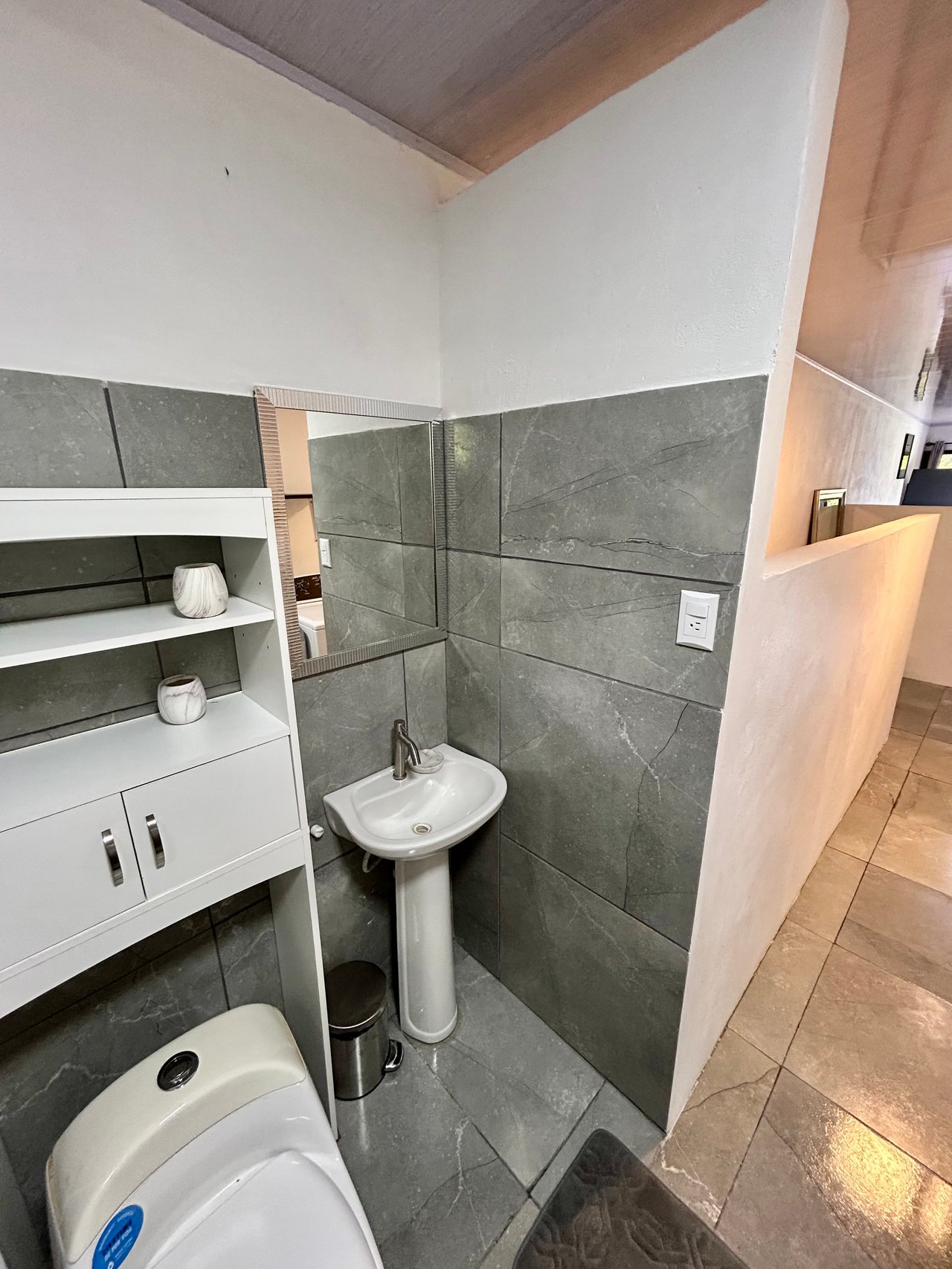 Hatillo Breeze, 2 Bedroom Home on 1,311m2 of usable land and year round creek!
