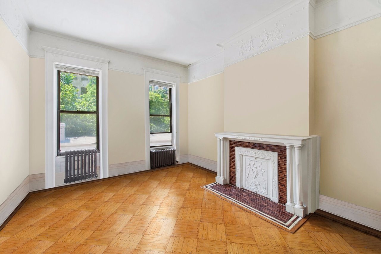 380 Sterling Pl
