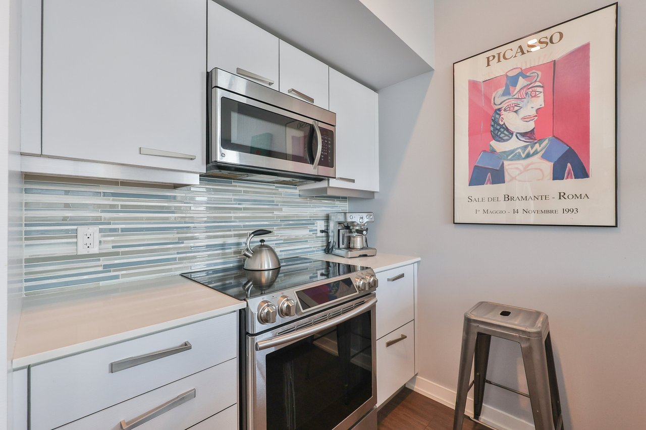 2212 Lake Shore Boulevard W 1803