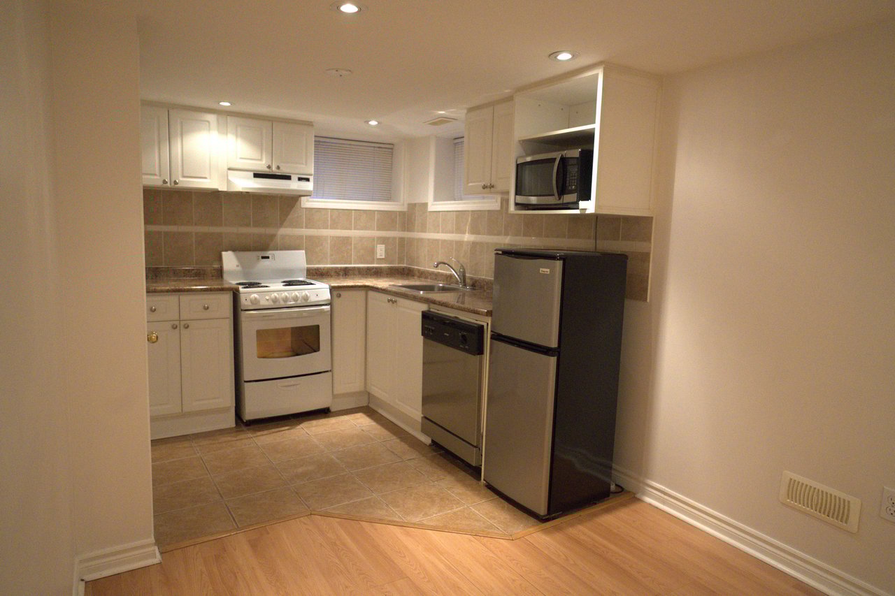 Baby Point Basement 1 Bedroom Unit 