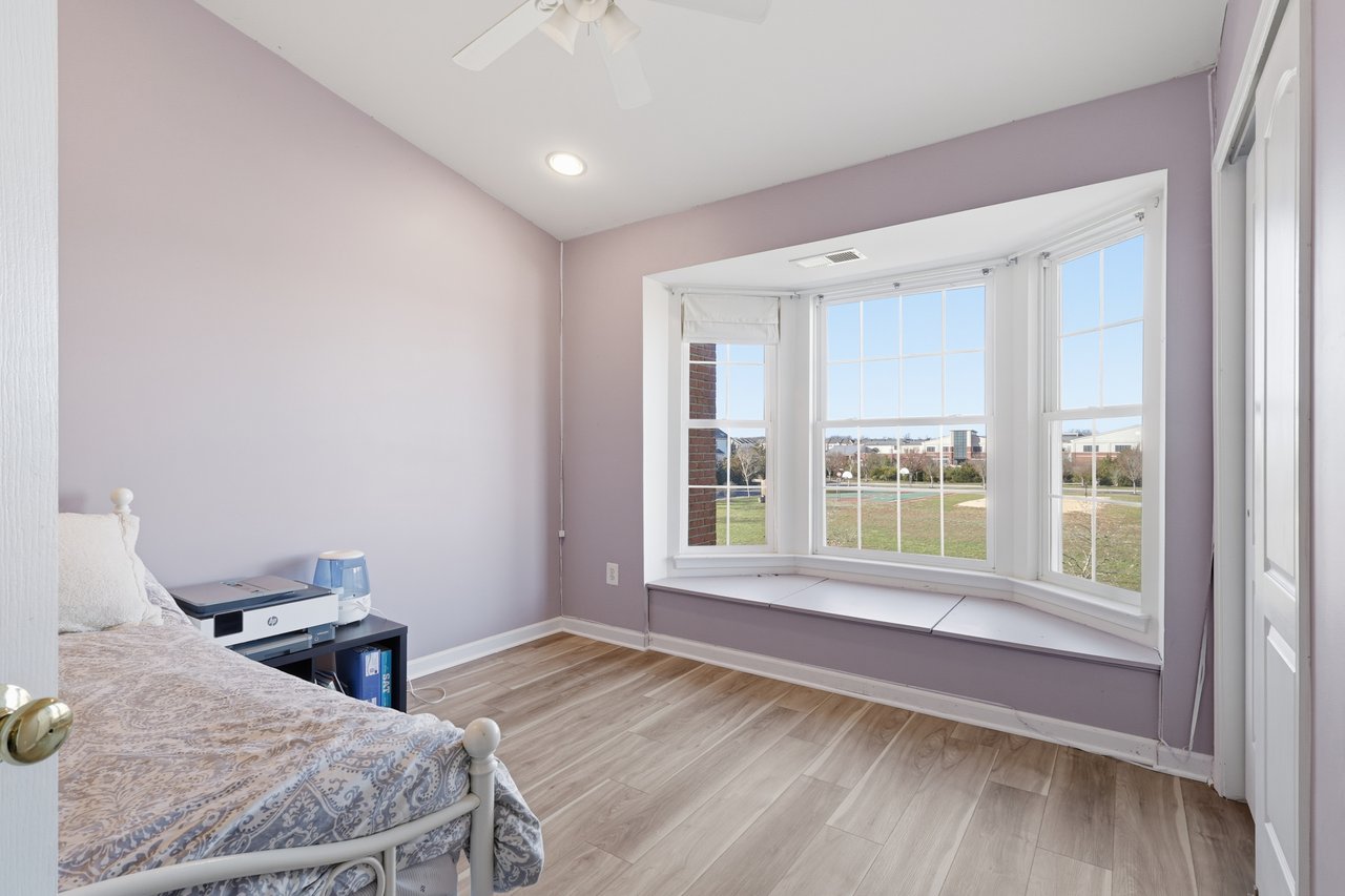 42757 Gelding Sq, Chantilly, VA 20152	