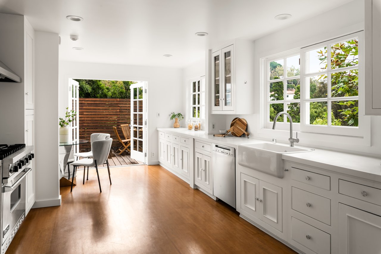 2745 La Cuesta Dr, Hollywood Hills