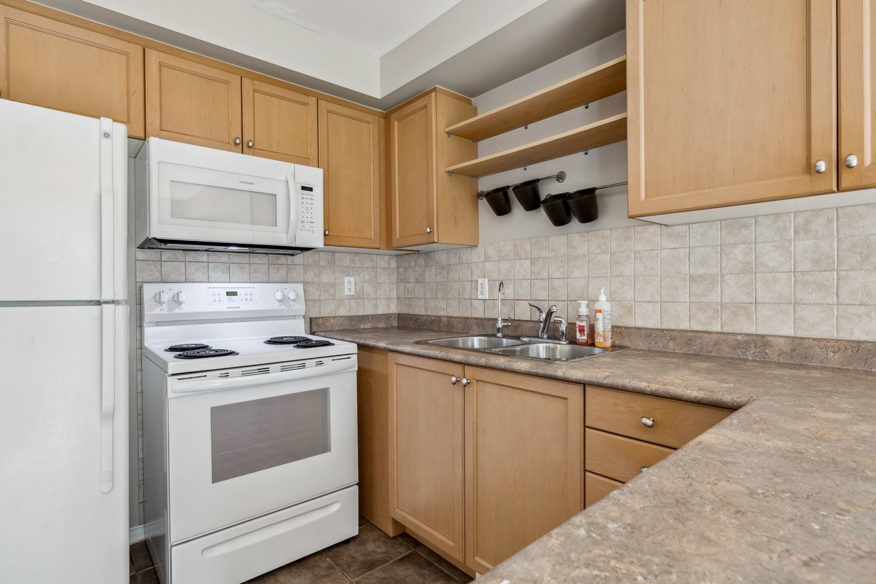 Freehold Townhouse on Quiet Court