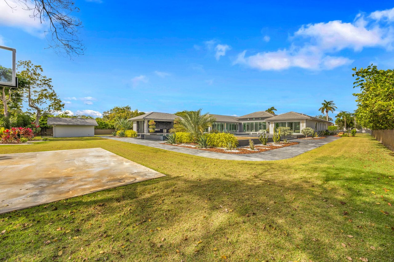 Your Private Resort - Everyday Of The Week