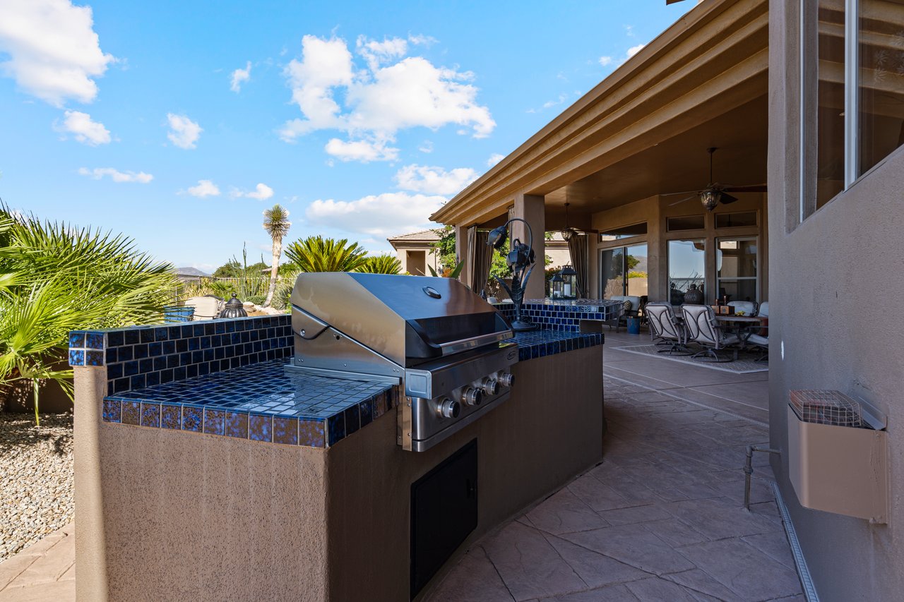 9812 E ROADRUNNER Drive