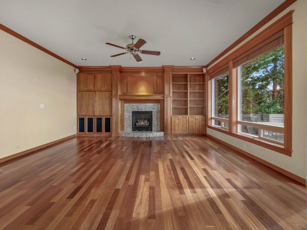 1815 NW ROSEFINCH LN