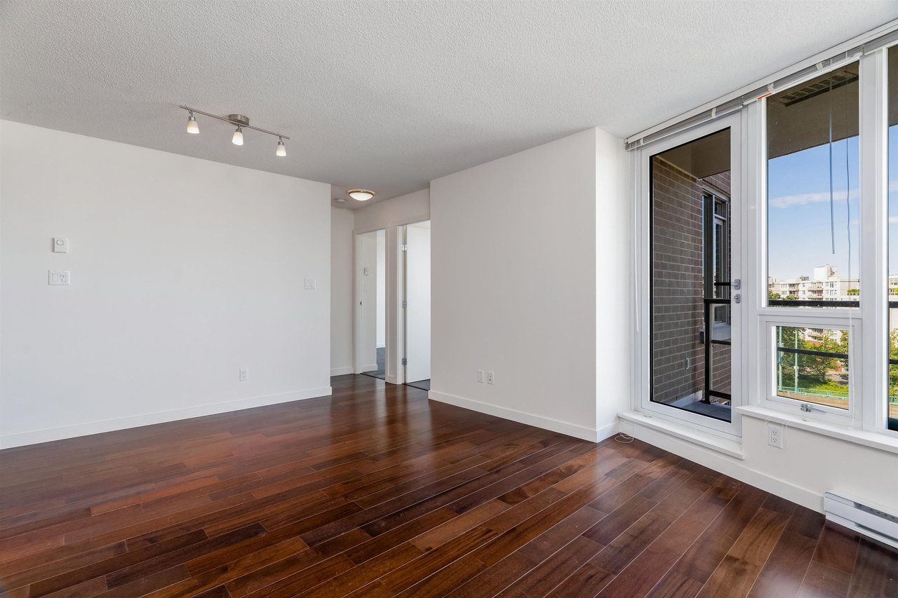 445 W 2nd Ave