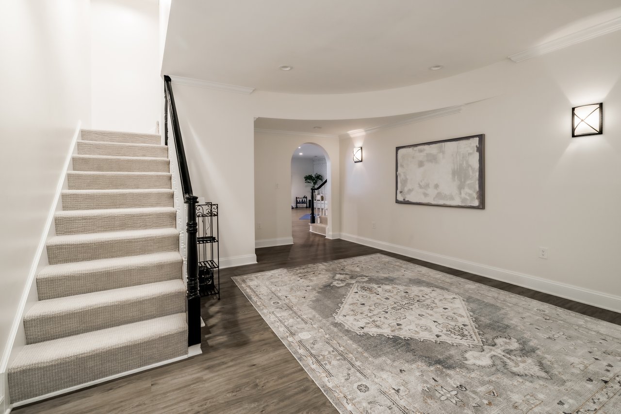 9200 Holly Oak Drive