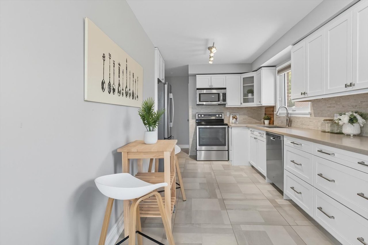1624 Coram Cres