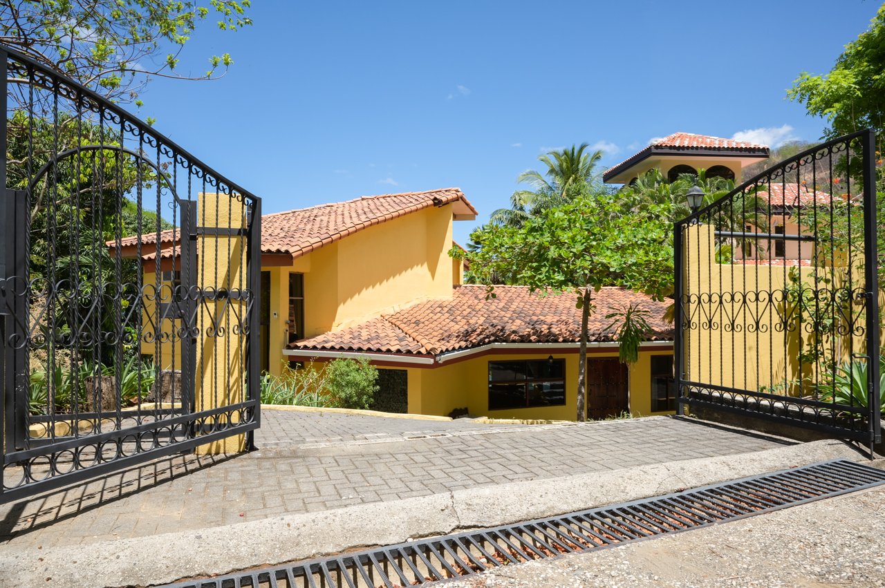 Casa Marazul | Ocean-View 5-Bedroom Home with Guest House & Infinity Pool near Playa Prieta