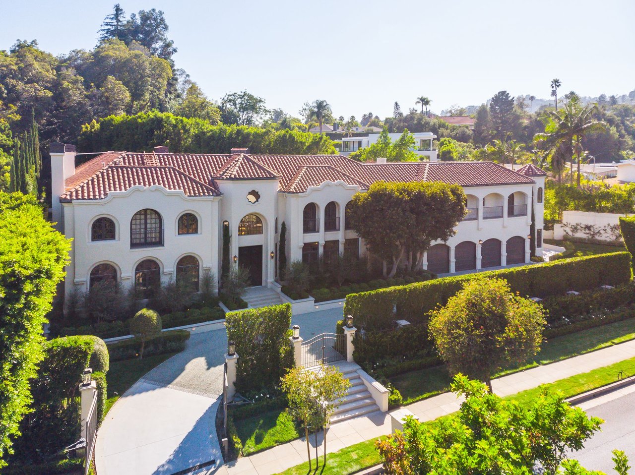 1275 Benedict Canyon Dr