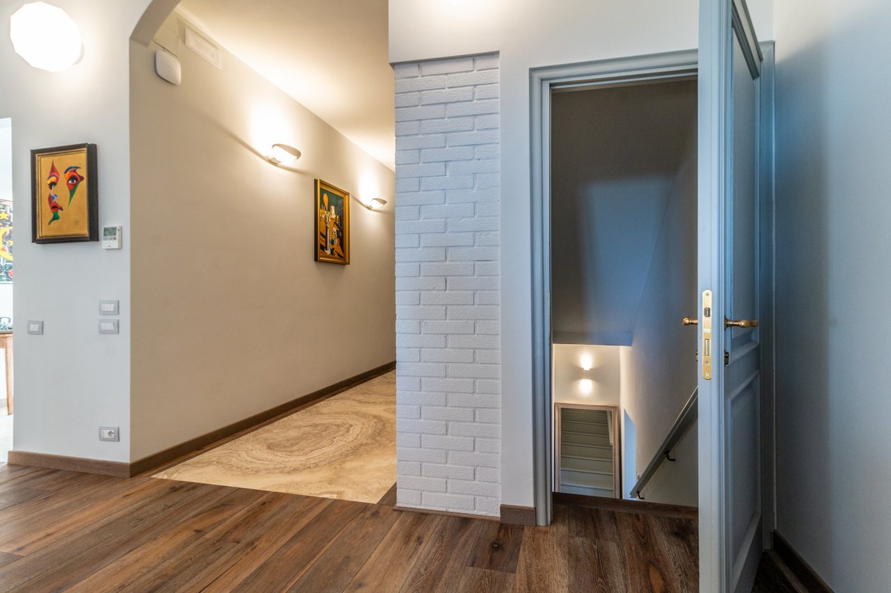 Tuscan Villa With Panoramic Country Views