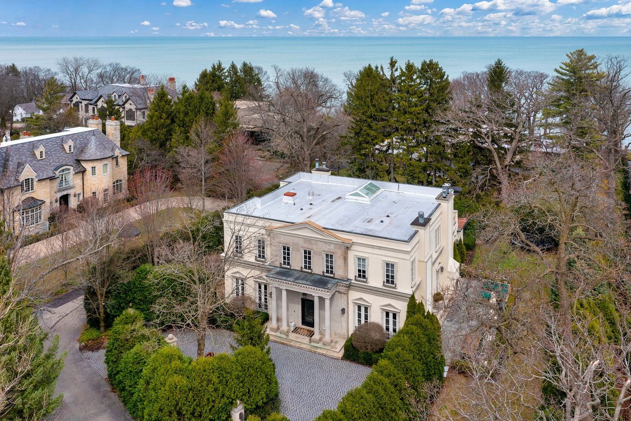 Modern Grandeur Meets Timeless Elegance in Winnetka