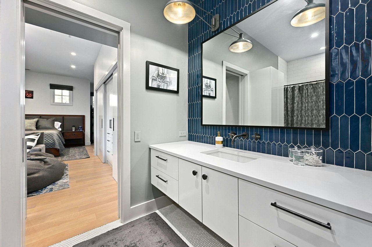 4705 & 4709 Island CV