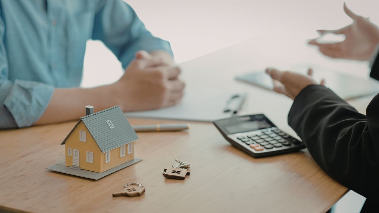How to Build a Strong Offer Without Overpaying