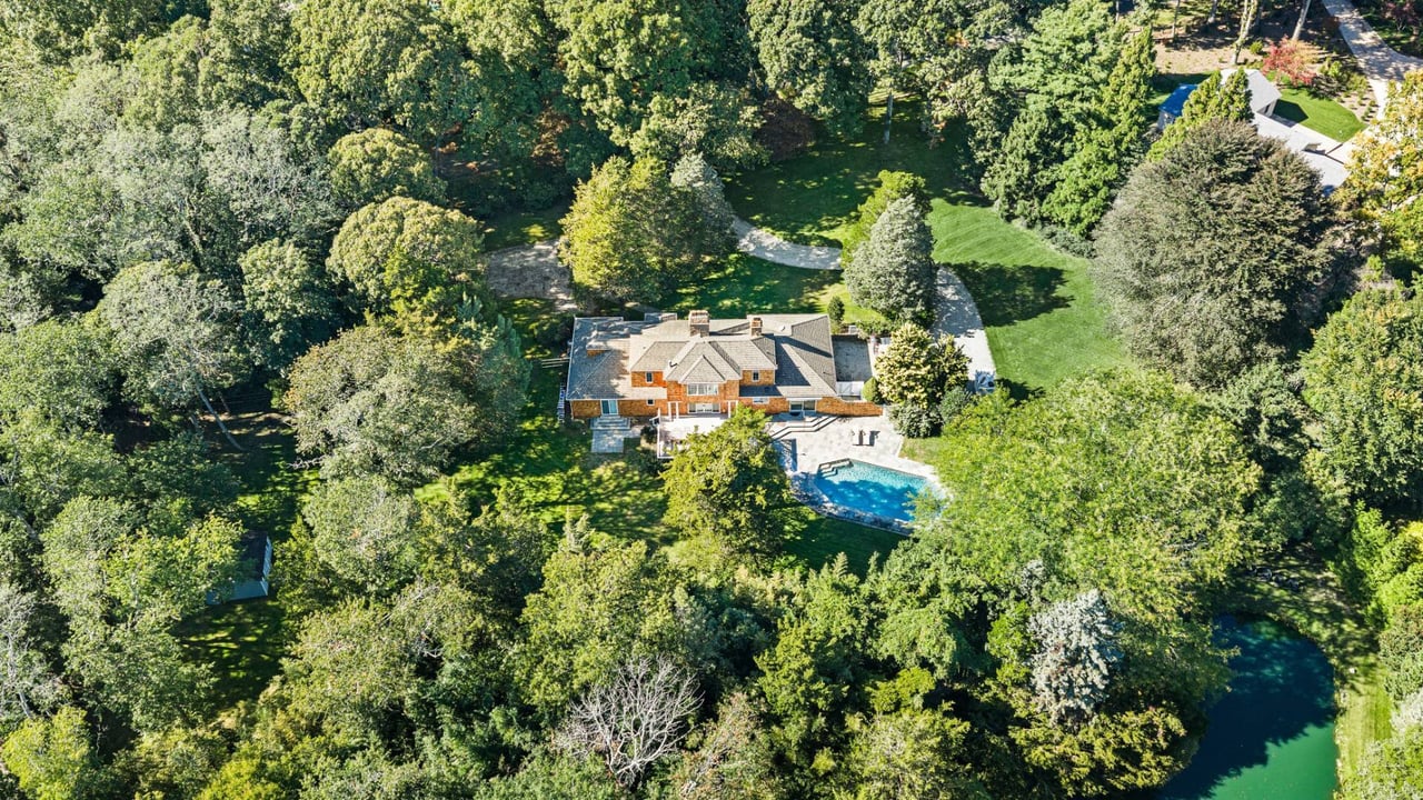 SPRAWLING, GATED GROUNDS IN NORTH HAVEN