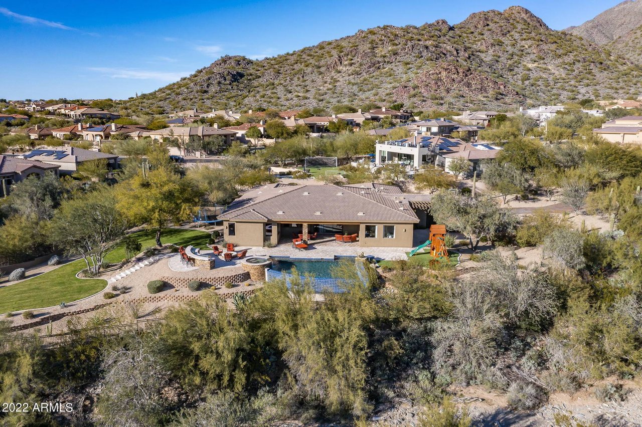 11215 E Paradise Ln
