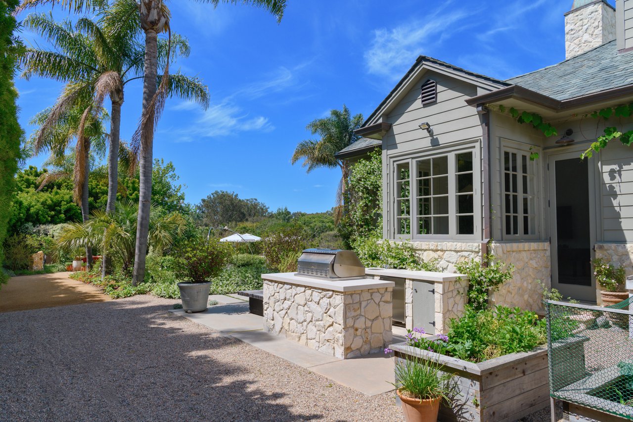 6625 Zumirez Dr