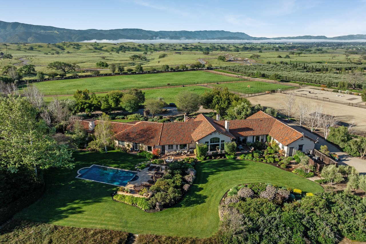Hacienda-Style Retreat with Breathtaking Mountain Views