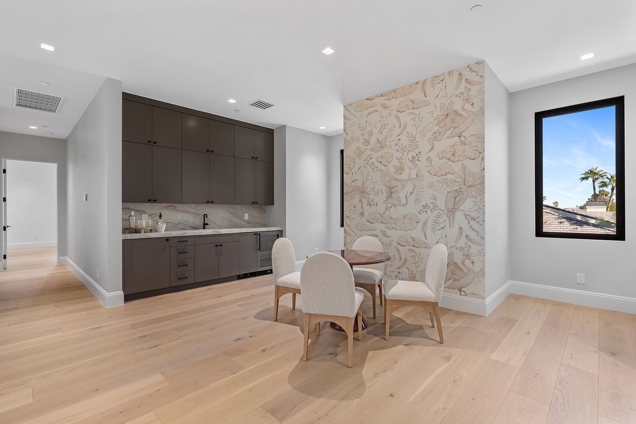 6230 E HILLCREST Boulevard