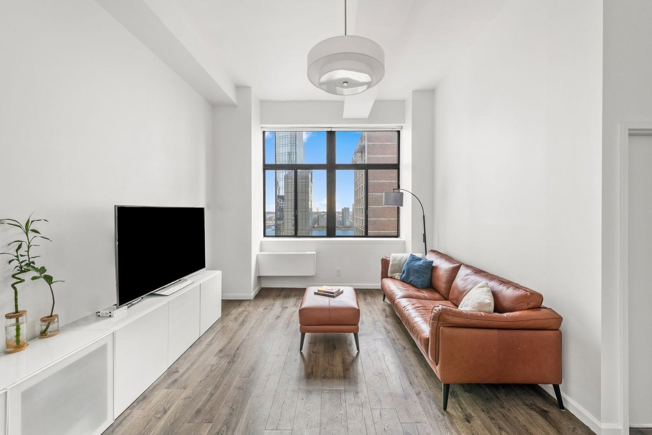 212 E 47th St Apt 21D