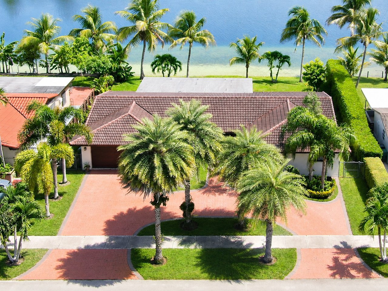 Lakefront Living in Kendall Lakes